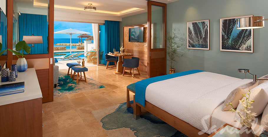Beachfront Swim-up Millionaire One Bedroom Butler Suite w/ Patio Tranquility Soaking Tub - SM1B
